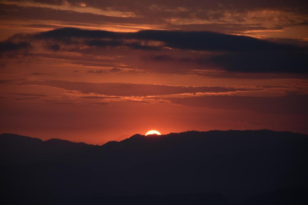 Bojinee Nagarkot Resort Luaran gambar