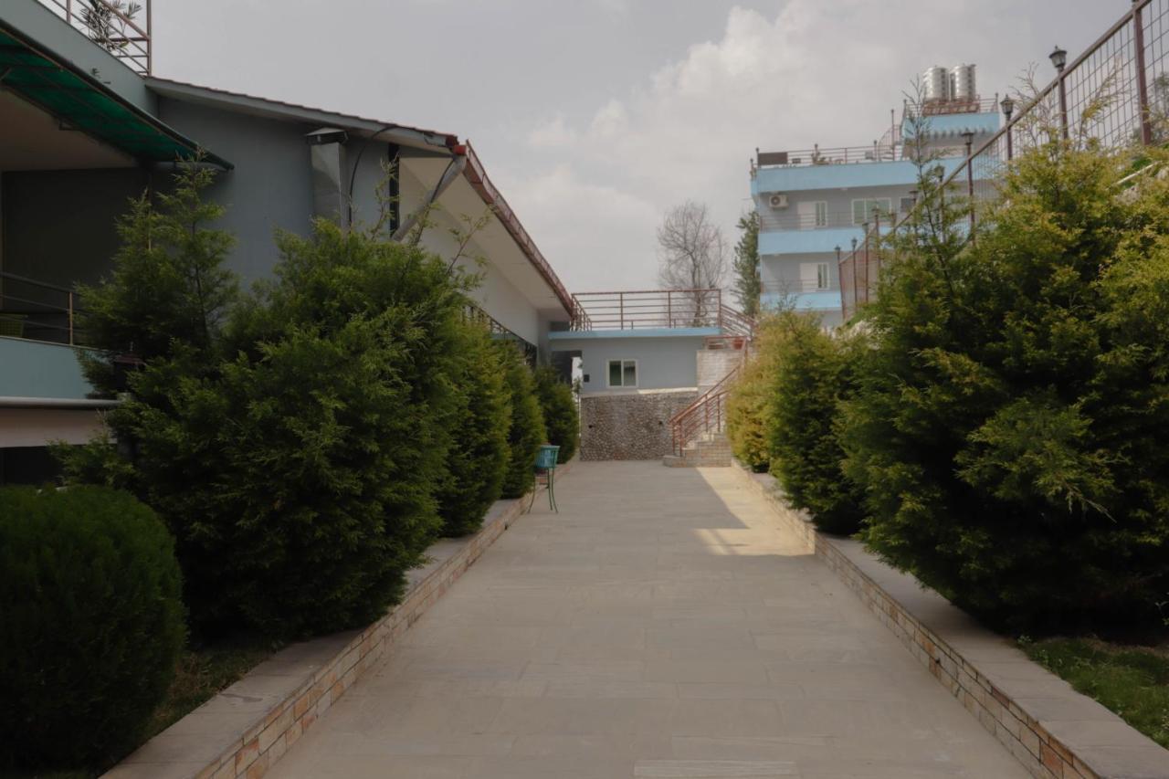 Bojinee Nagarkot Resort Luaran gambar