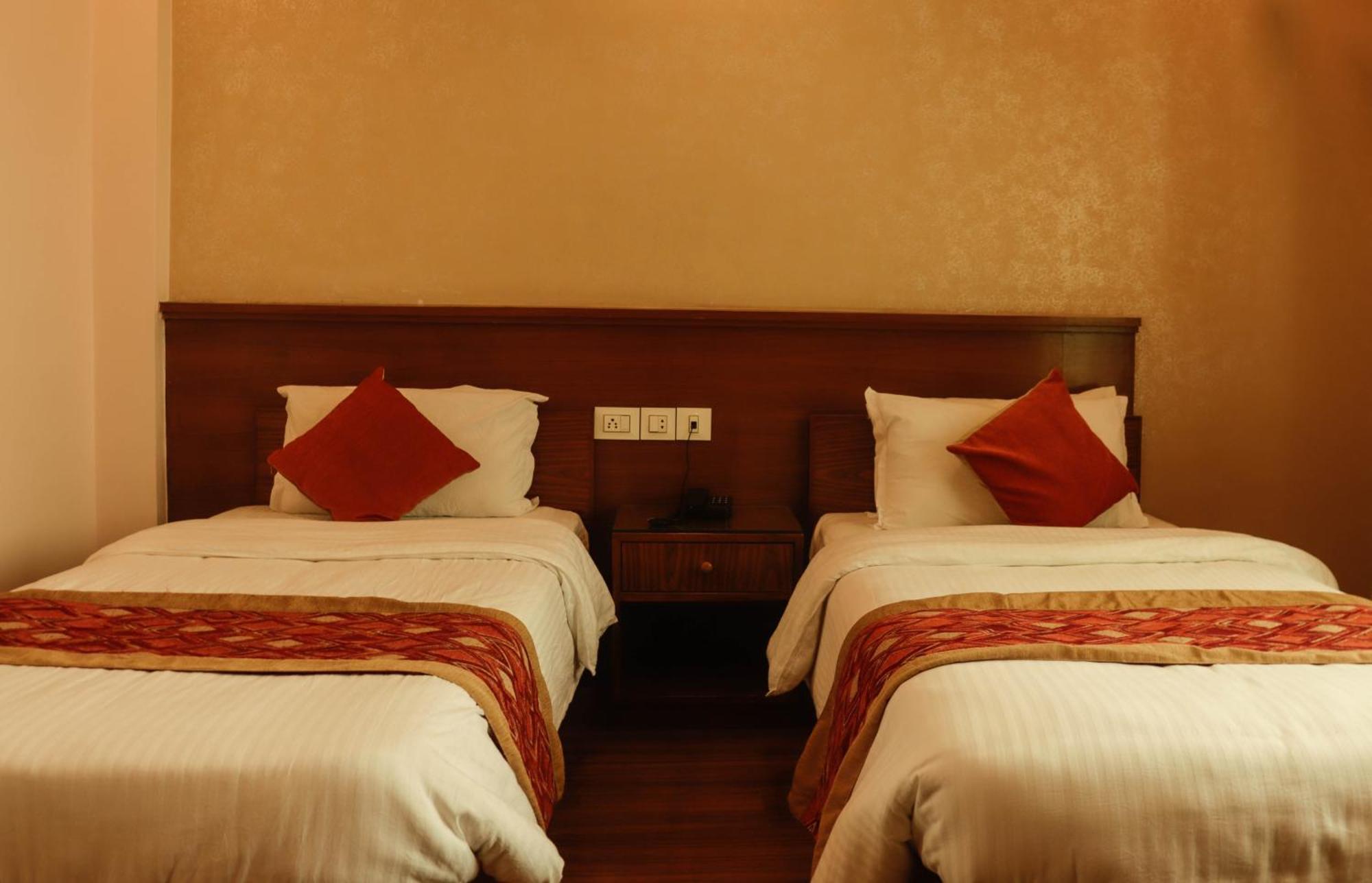 Bojinee Nagarkot Resort Luaran gambar