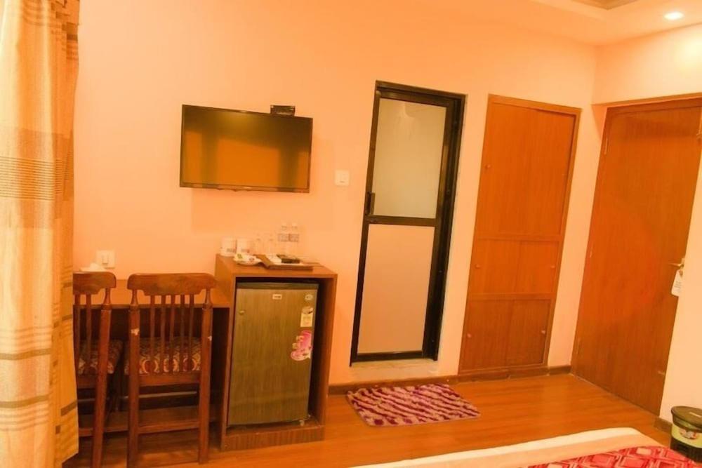 Bojinee Nagarkot Resort Bilik gambar